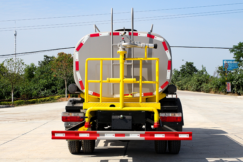 江铃顺达洒水車(chē)(5方)