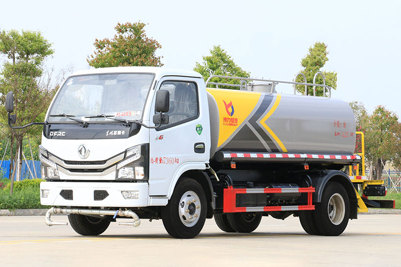 东风小(xiǎo)多(duō)利卡洒水車(chē)(有(yǒu)不上户)(5方)