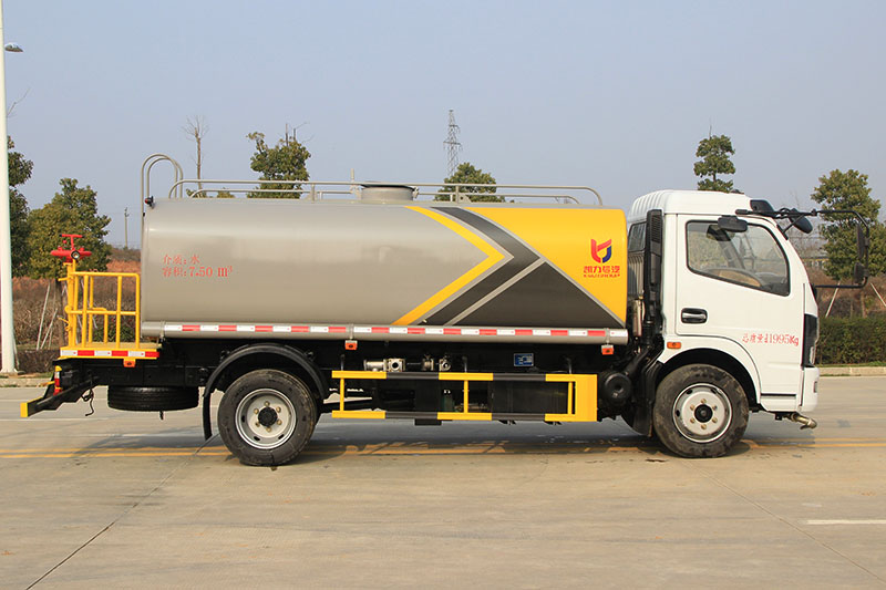 东风大多(duō)利卡洒水車(chē)(有(yǒu)不上户)(9方)