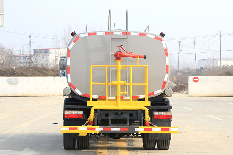 东风大多(duō)利卡洒水車(chē)(有(yǒu)不上户)(9方)