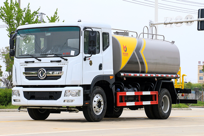 东风D9洒水車(chē)(13.8方 / 15.1方)