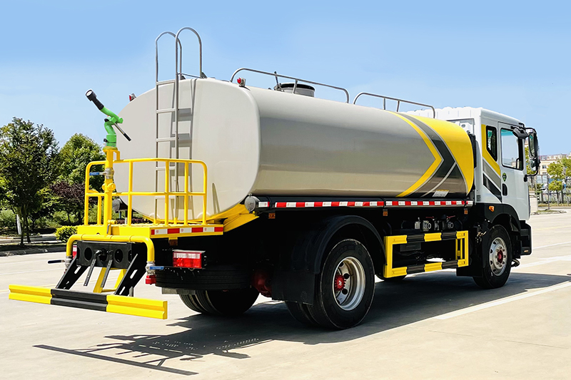 东风D9洒水車(chē)(13.8方 / 15.1方)