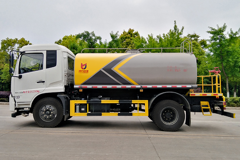 东风天锦洒水車(chē)(12方 / 13.6方)