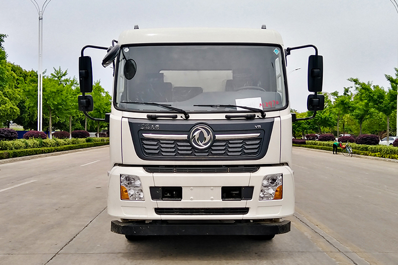 东风天锦洒水車(chē)(12方 / 13.6方)