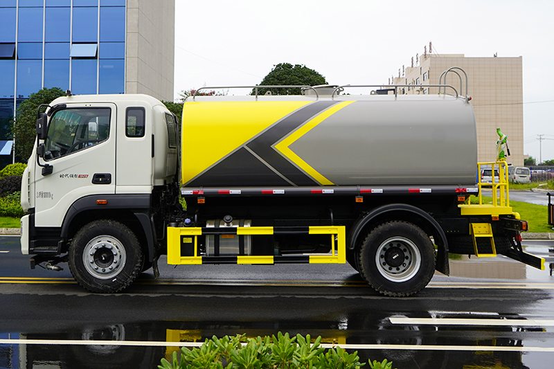 福田时代领航ES7洒水車(chē)( 13.5方 / 14.4方)