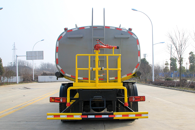 东风专底D3L后八轮洒水車(chē)(19.1方)(选装30~40米雾炮)