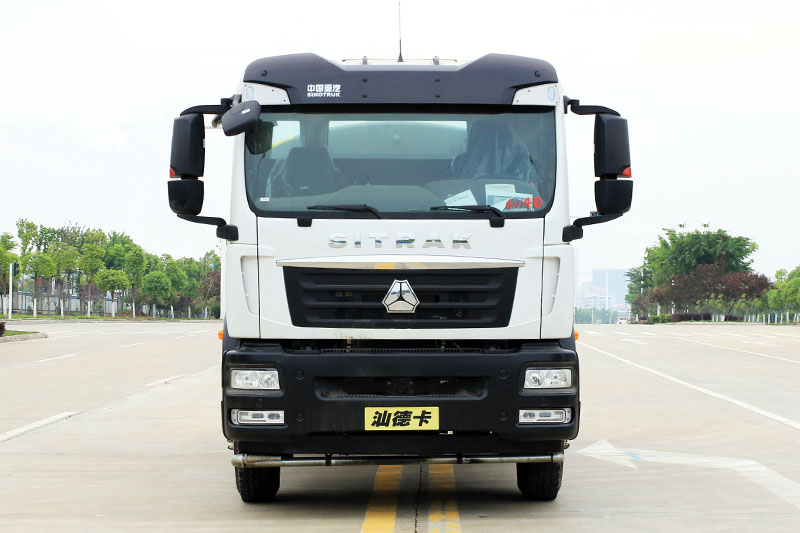 重汽汕德卡洒水車(chē)(13.6方)(选装30米雾炮)