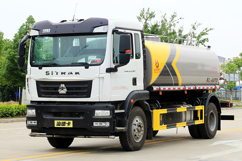 重汽汕德卡洒水車(chē)(13.6方)(选装30米雾炮)