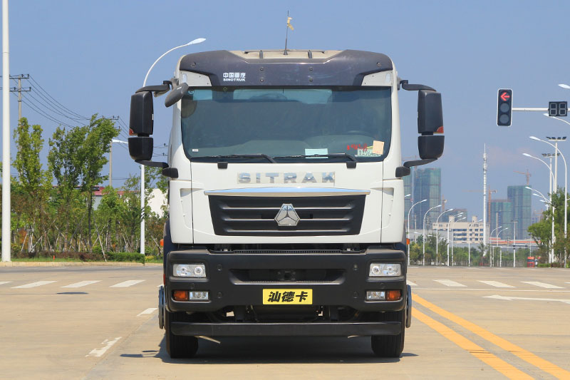重汽汕德卡后八轮洒水車(chē)(18方)