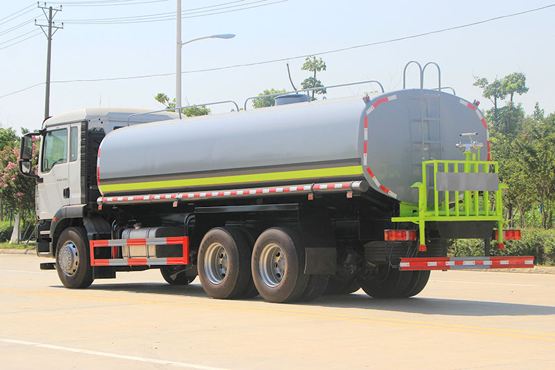 重汽汕德卡后八轮洒水車(chē)(18方)