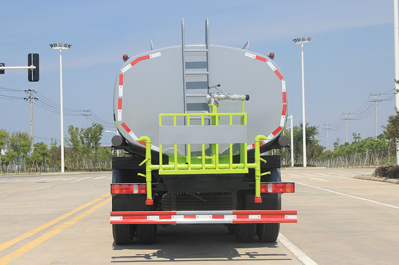 重汽汕德卡后八轮洒水車(chē)(18方)