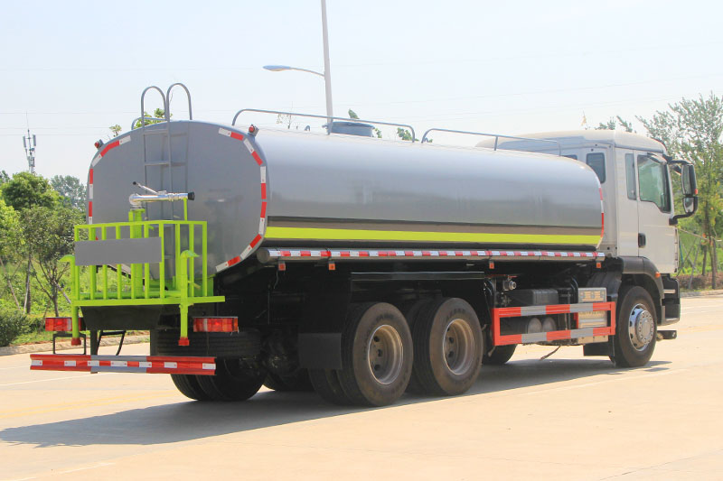 重汽汕德卡后八轮洒水車(chē)(18方)