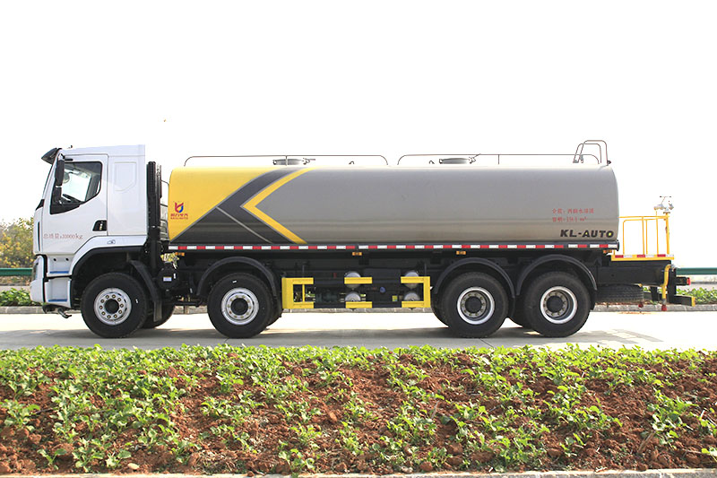 东风柳汽前四后八洒水車(chē)(24方)(选装30米雾炮)