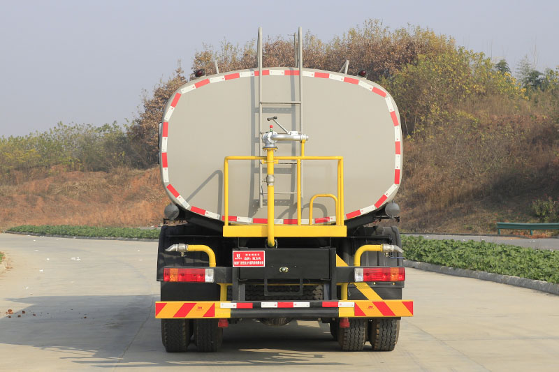 东风柳汽前四后八洒水車(chē)(24方)(选装30米雾炮)