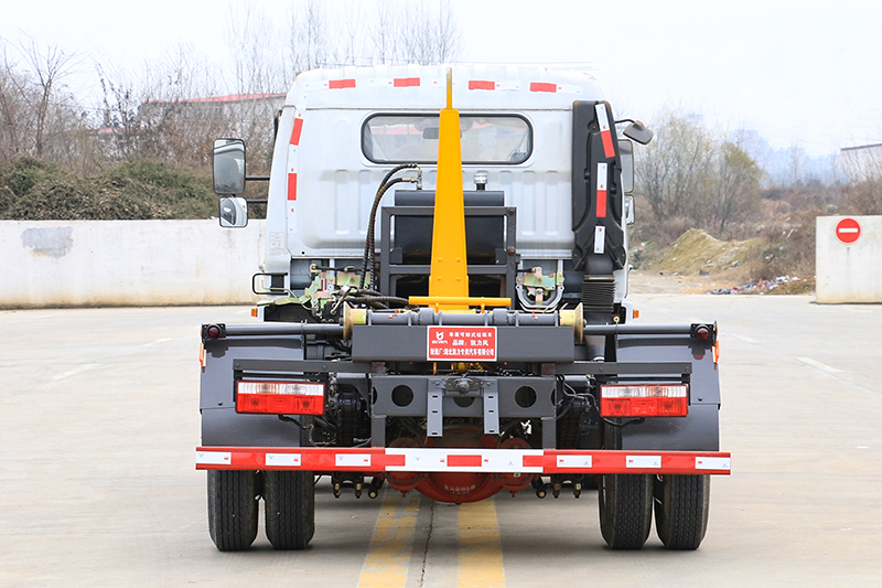 东风大多(duō)利卡勾臂垃圾車(chē)(7方)(选装套臂)