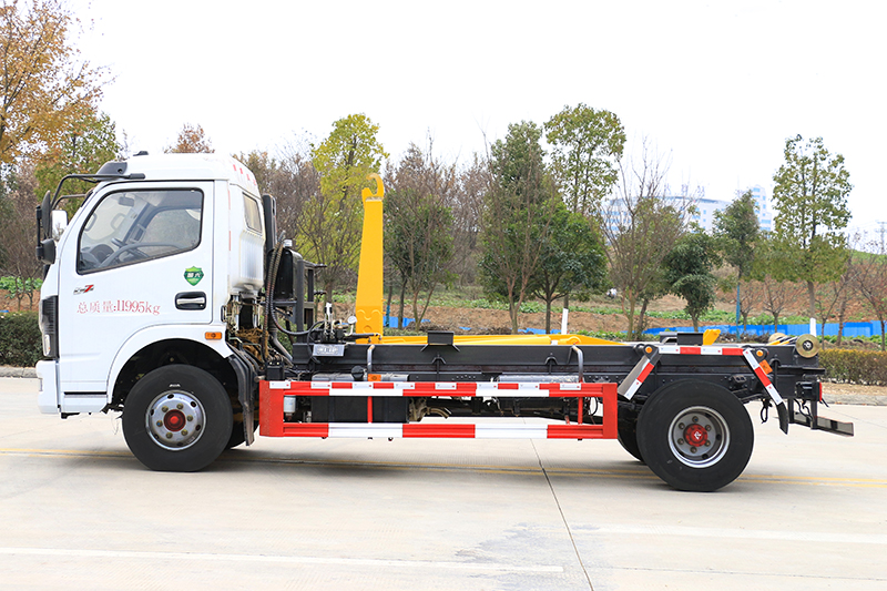 东风大多(duō)利卡勾臂垃圾車(chē)(7方)(选装套臂)