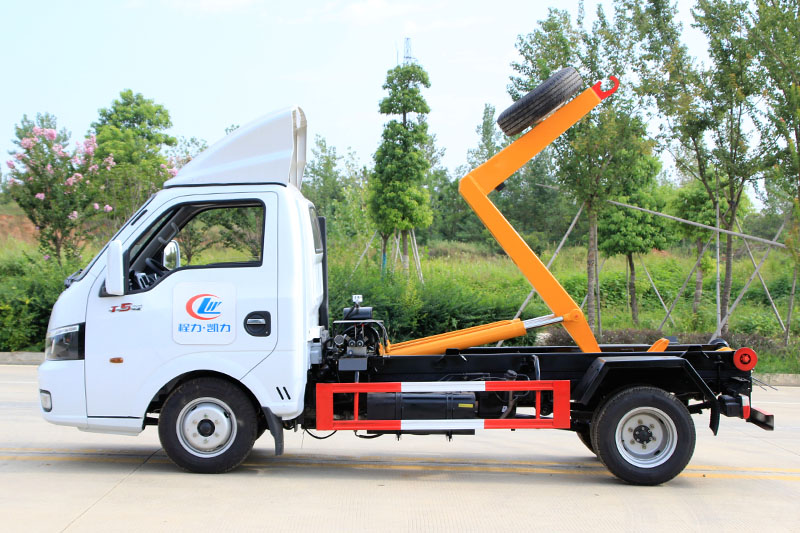 (蓝牌)东风途逸勾臂垃圾車(chē)(3方)