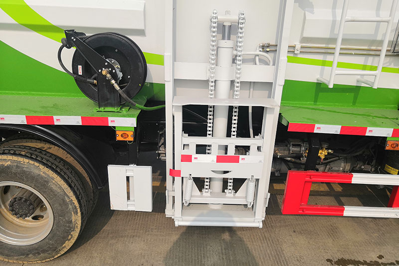 福田领航餐厨垃圾車(chē)(厢式)(8方)