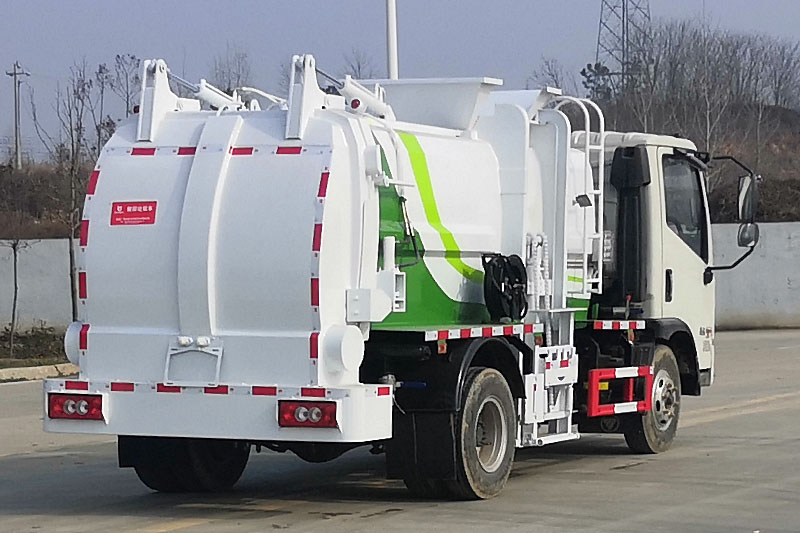 福田领航餐厨垃圾車(chē)(厢式)(8方)