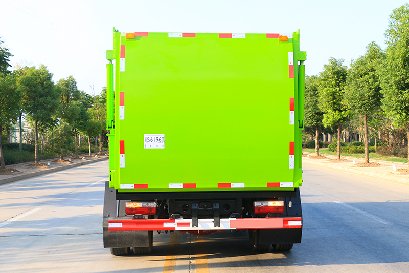 东风大多(duō)利卡侧装压缩垃圾車(chē)(10方)