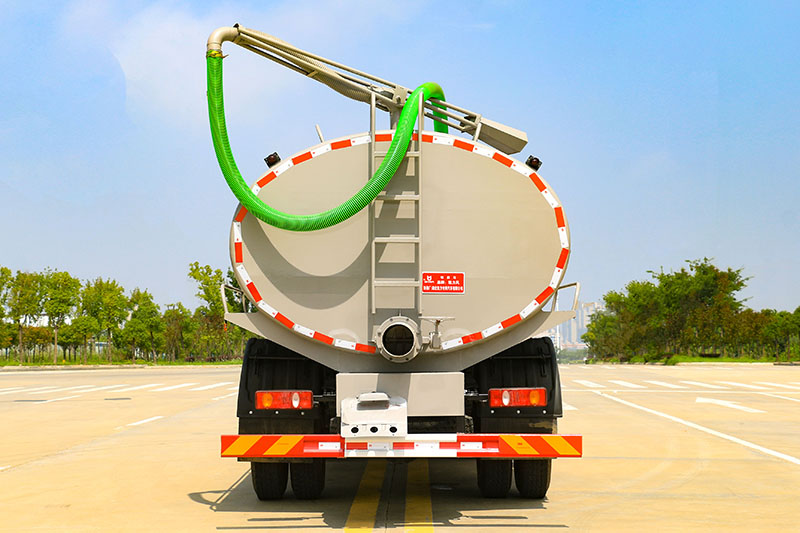 东风华神KL5吸粪車(chē)(13.7方)