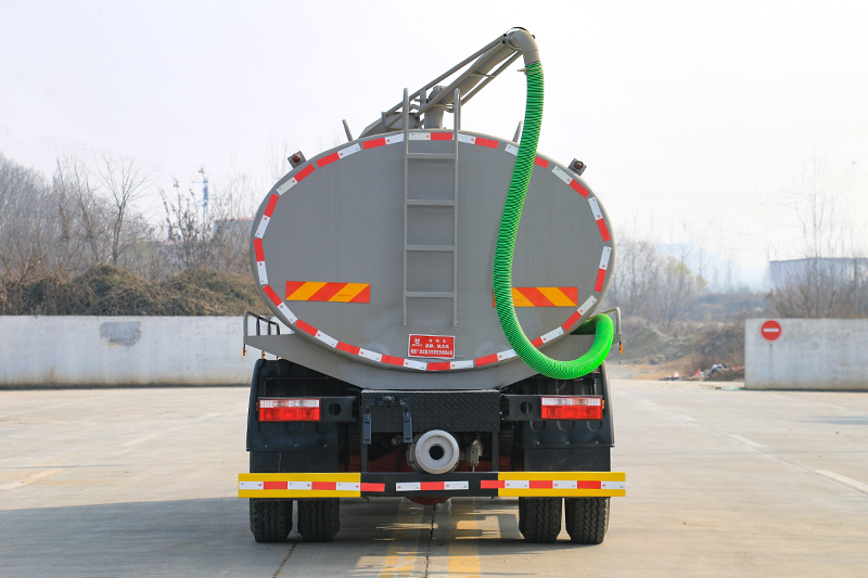东风D9吸粪車(chē)(13.5方)