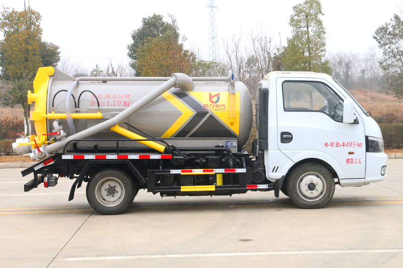 东风途逸吸污車(chē)(2方)