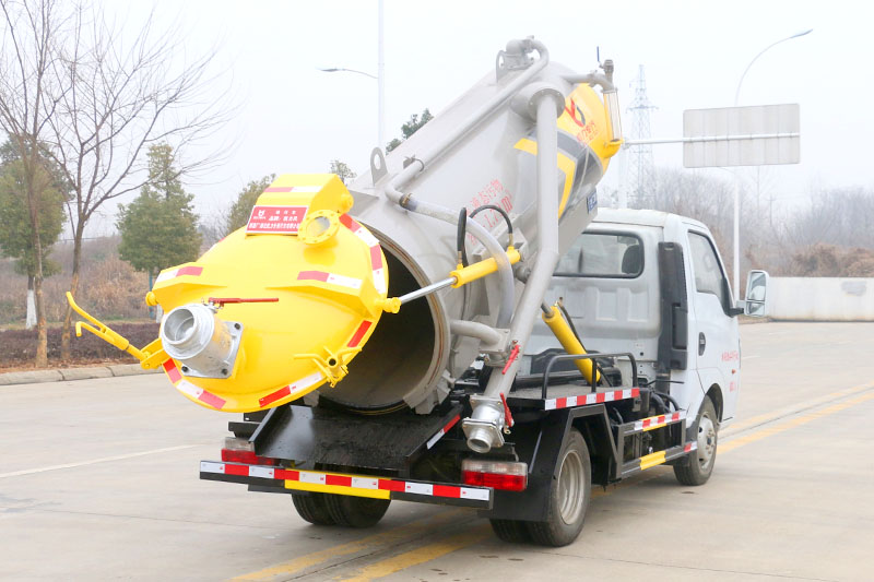 东风途逸吸污車(chē)(2方)