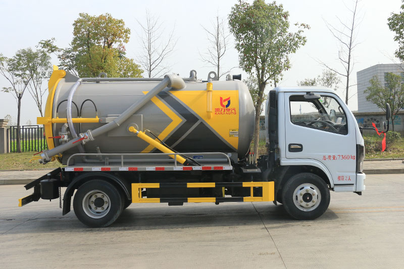 东风小(xiǎo)多(duō)利卡吸污車(chē)(4.5方)