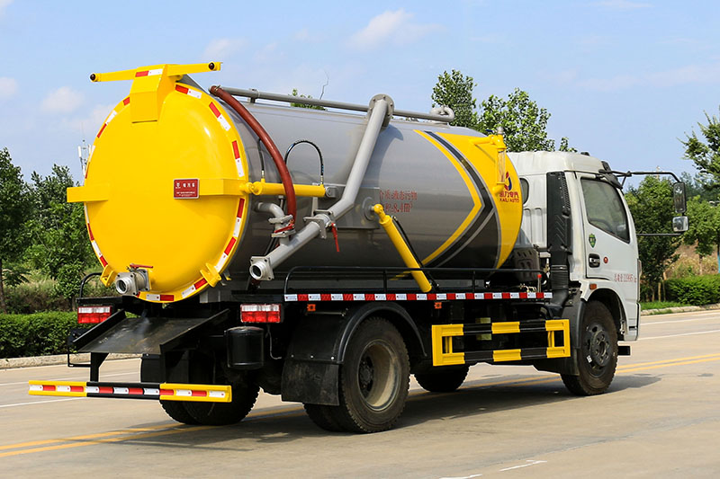 东风大多(duō)利卡吸污車(chē)(8方 10方)