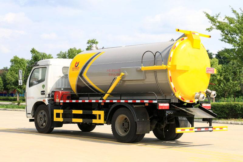 东风大多(duō)利卡吸污車(chē)(8方 10方)