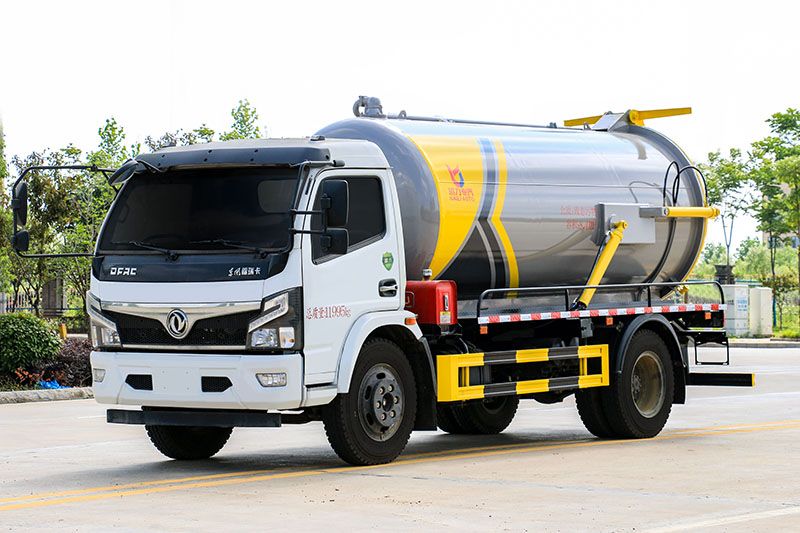 东风大多(duō)利卡吸污車(chē)(8方 10方)