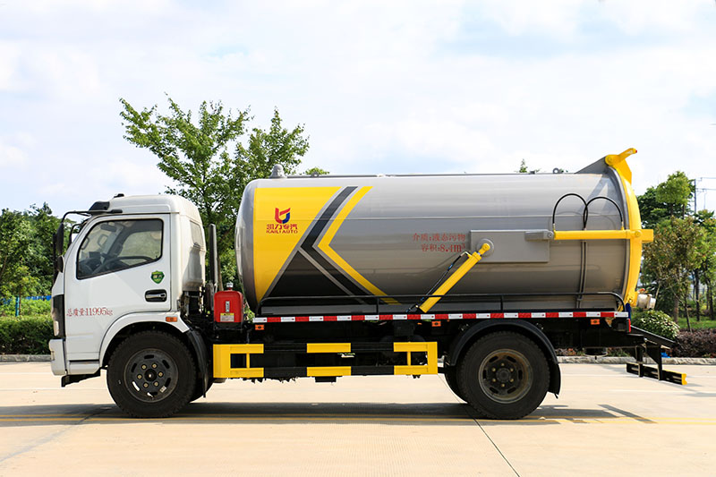 东风大多(duō)利卡吸污車(chē)(8方 10方)