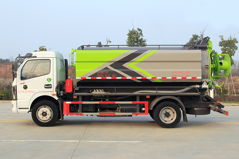 东风大多(duō)利卡清洗吸污車(chē)(方罐)(3方清水 7.5污水)