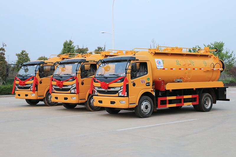 东风大多(duō)利卡清洗吸污車(chē)(一體(tǐ)罐)(清水 污水9.5方)
