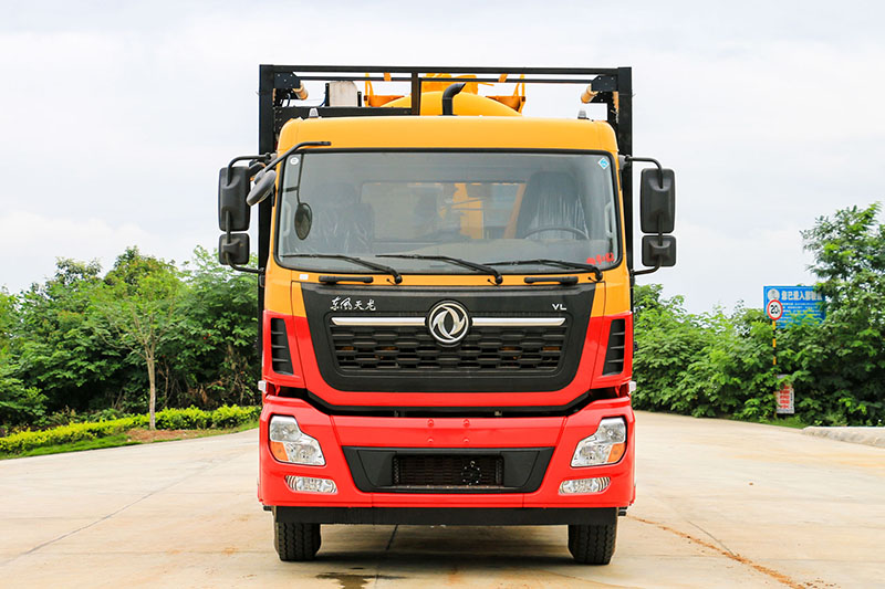 东风天龙清洗吸污車(chē)(一體(tǐ)罐 可(kě)加装副发)(清水 污水21方)
