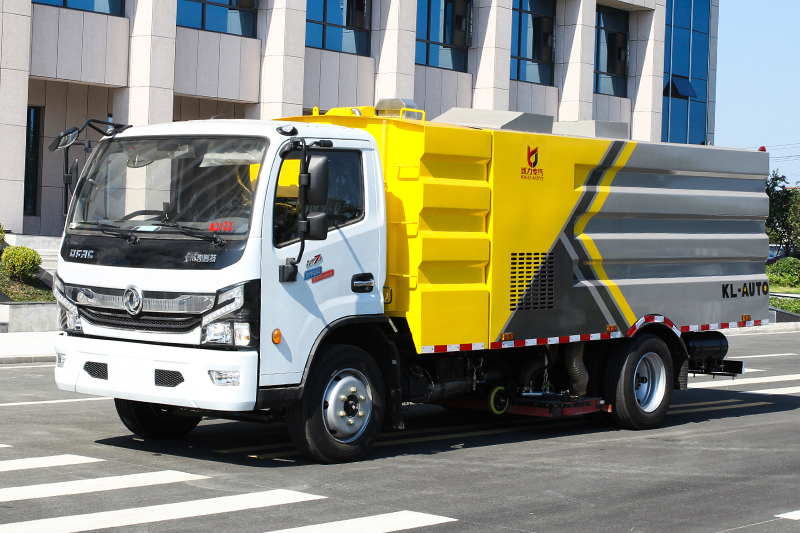 东风大多(duō)利卡吸尘車(chē)（1.5水6尘）